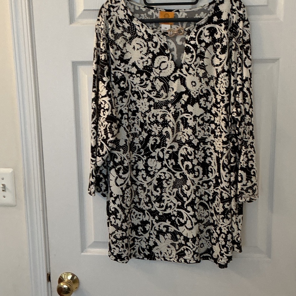Ruby Rd. Black and White Tunic Top